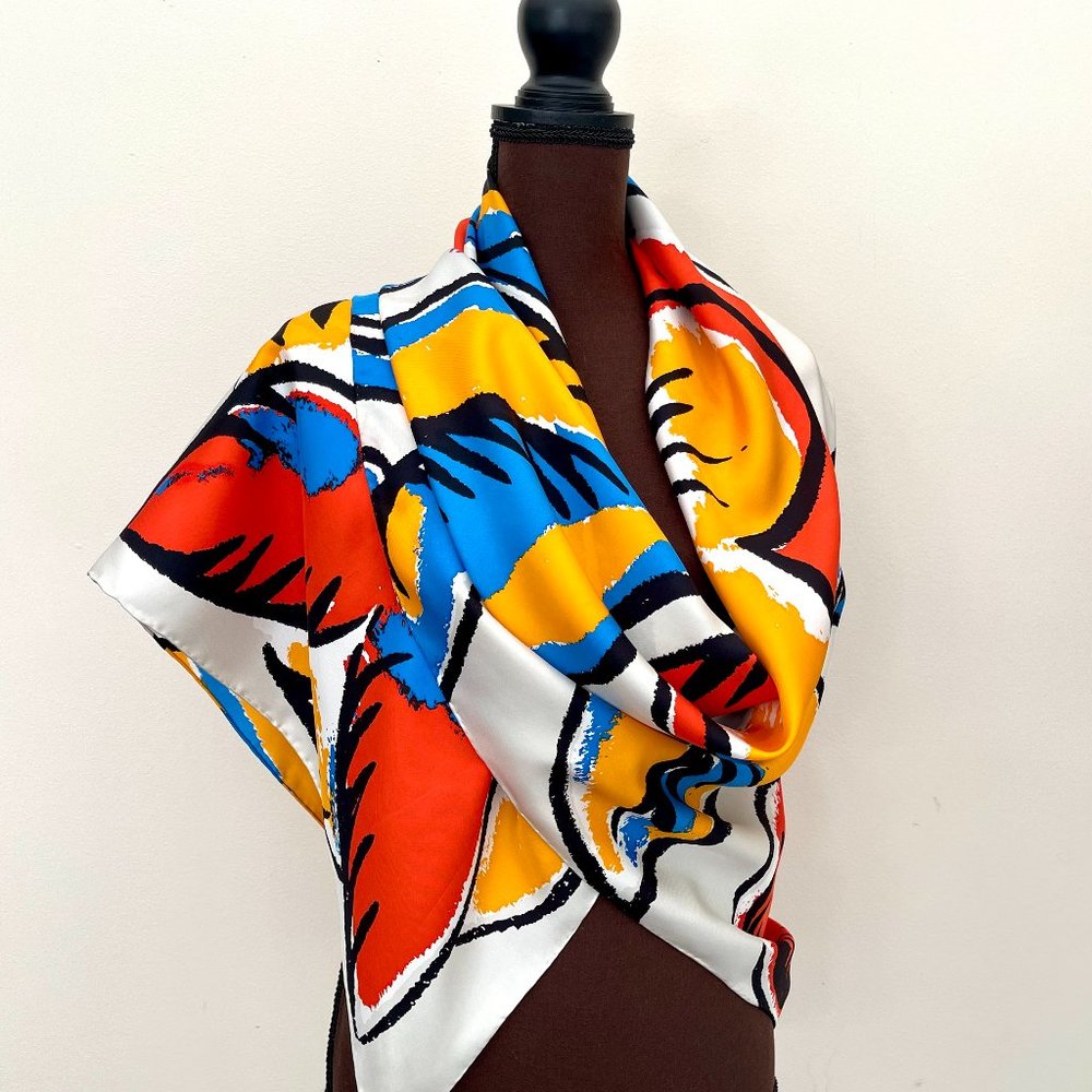 New Louis Vuitton Monogram Oversize Logo Off White Multicolor Silk Wrap Scarf - Picture 3 of 16